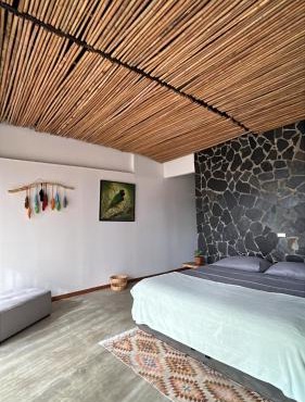 Natural Luxury Birding Lodge - Premium Birdwatching near Cali in Dagua