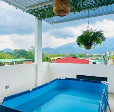 Mirador del Llano Piscina Vista Montaña aves