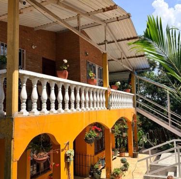 Hostal Casa LUCY in Yumbo