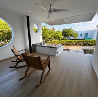 31 Exclusive Cabin with Private Jacuzzi, Beach