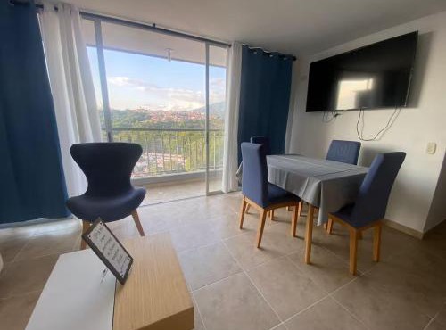 Comodo Apto 2Hab con Piscina, Gym y Balcón
