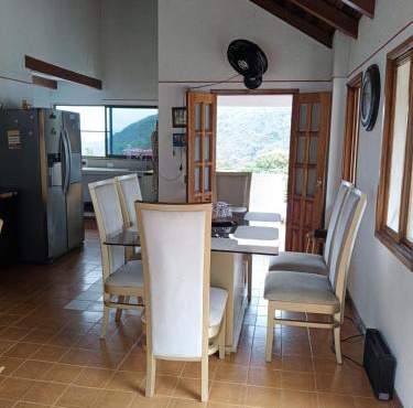 House with a private pool in Balcones del Sumapaz