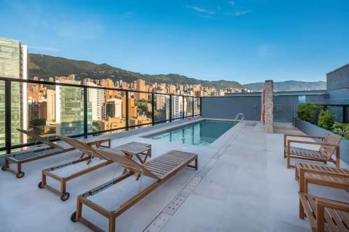 Luxury 2-Bedroom with Balcony & Panoramic City Views in El Poblado