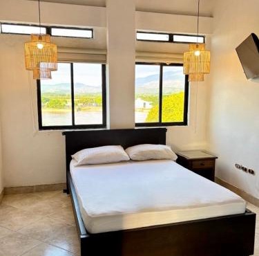 Casa Raíces "Aire acondicionado, habitaciones familiares y económicas en La Dorada"