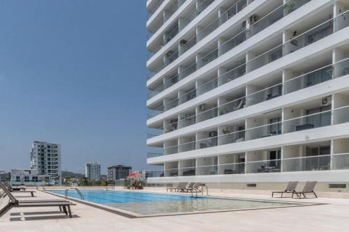 CB Lujoso Apartasuit -Vista al mar-linda piscina-cerca al Aeropuerto