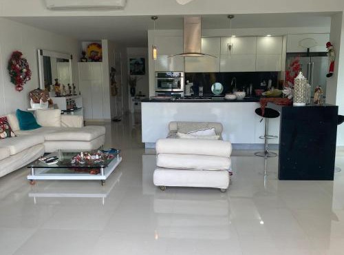 Apartamento con excelente Vista al Mar