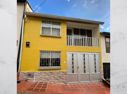 Casa amoblada 15 personas 6 habitaciones 4 baños - Frente al terminal y cable aereo, Cerca de Expoferias, Bosque Popular y Termales del Otoño in Manizales