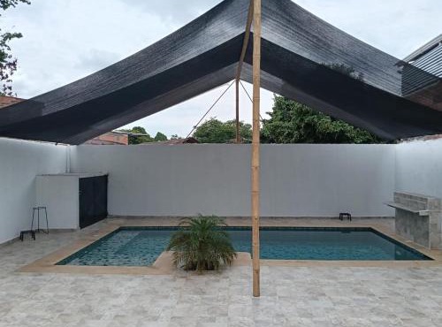 Casa familiar con piscina privada in Agua de Dios