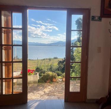El Cascajal: Amazing lake view. Vista al lago