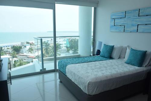 Modern 3 Bedroom Apartment with sea-beach view