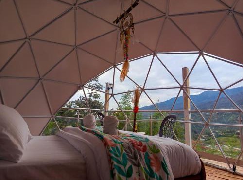 Glamping Guacharaca cerca de Bogotá con vistas a la montaña