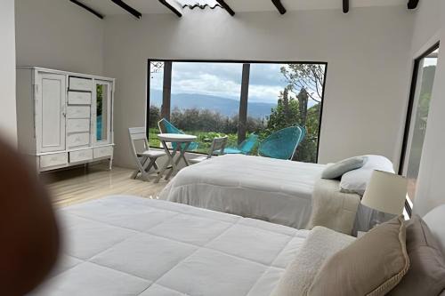 Casa del Cielo: Aventura, descanso y estrellas sobre montañas