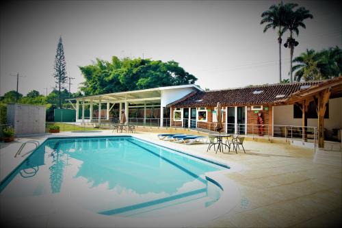 Finca con Piscina en Cerritos cerca a Ukumari in Pereira