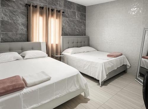 Casa con piscina cerca al aeropuerto