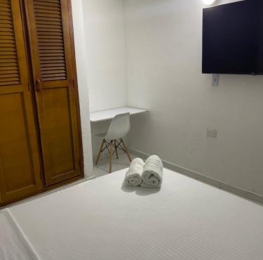 Habitación Cerca al Aeropuerto # 5