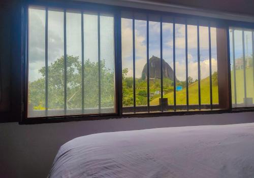 Finca VIP de lujo privada, jacuzzi y paz cerca de la piedra de Guatape in Guatapé