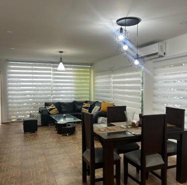 Casa de campo con piscina, aire acondicionado, estacionamiento privado con BBQ