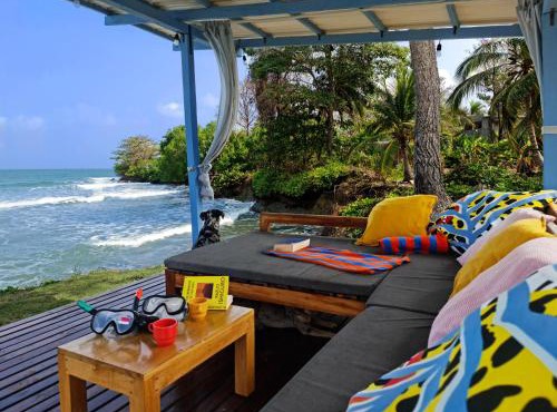 Beach House with AC Surrounded by Nature