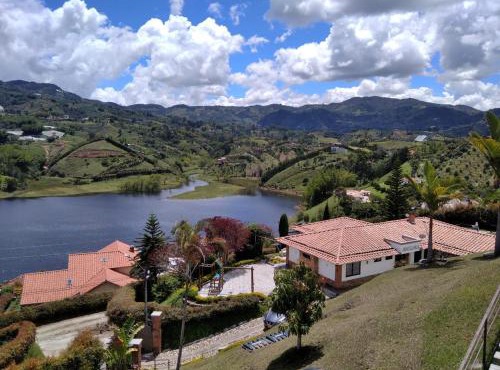CASA CAMPESTRE MONTECARLO Guatapé- desayuno a pareja in Guatapé
