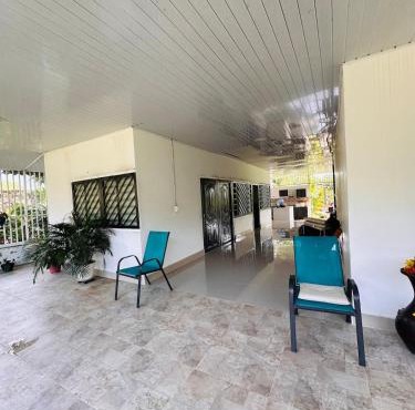 Finca Privada con Piscina Natural y ambiente ecologico cerca de Neiva