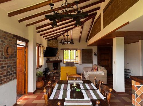 Cabaña rustica en Paipa con chimenea