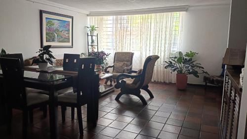 Casa central y tranquila, cerca a Chipichape in Cali