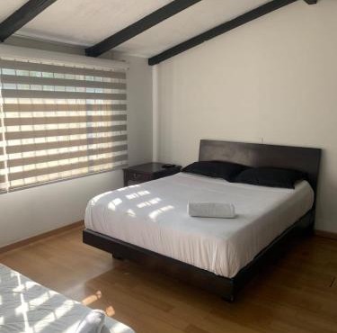 Casa Colonial la Esperanza, cerca al Aeropuerto el Dorado- familiar