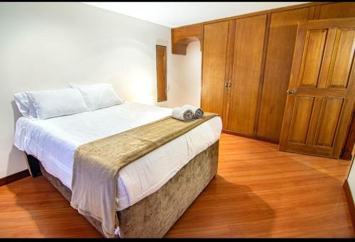Huge Colonial House with Chimney, Luxury in the most exclusive town in Bogotá