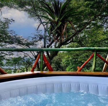BAUMHAUS Cabañas rusticas con jacuzzi privado