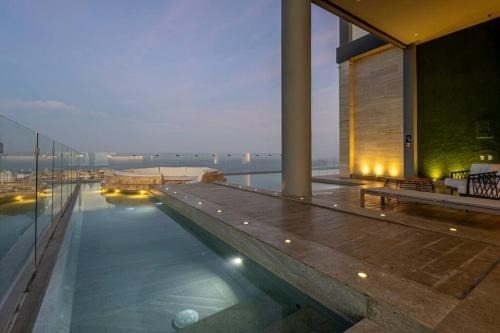 FREE AIRPORT PICK UP - BEACHFRONT CONDO - MURANO Centro, 5 MIN TO WALLED CITY in Cartagena de Indias