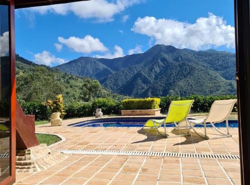 Cartuja Holguín - Chalet Casa Finca Lago Calima in Calima