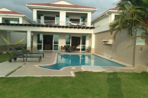 Villa frente al mar con piscina privada a las afuera de Cartagena