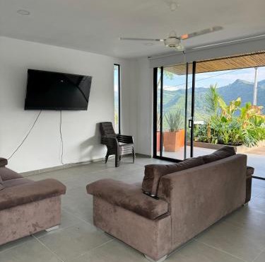 CASA PALMANOVA CON PISCINA EN LA MESA