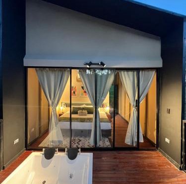 Glamping tipo cabaña cerca a Medellín y el Peñol - LUUM By Roots Rentals in Marinilla