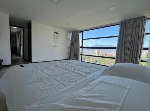 1202, Central Apartment in El Poblado + View in Medellín
