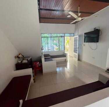 Casa vacacional con piscina y BBQ (Villa Trina)