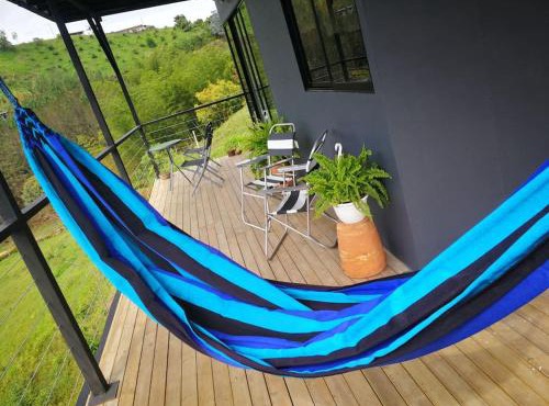 Moderna cabaña en medio del campo in Guatapé
