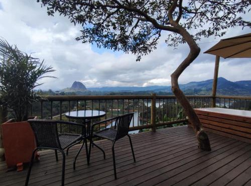 Breeze Glamping -Guatape in El Peñol