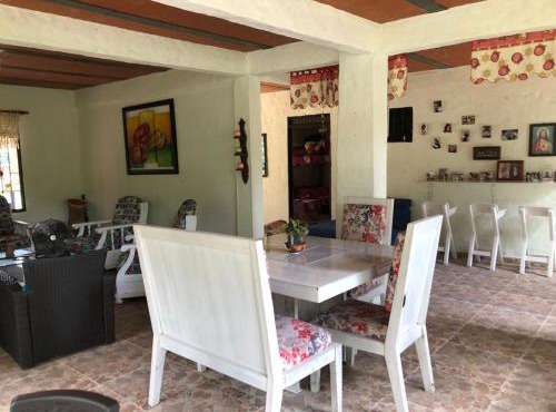 Habitación privada en finca vacacional con piscina y parqueo
