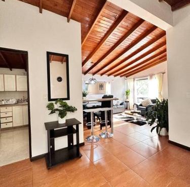 People's House ( Laureles )