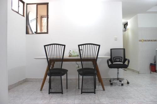 Gran Habitación en Apto. Parque / Novios Centro