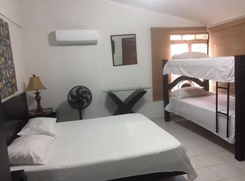 Inviting 14-Bed Villa Sleeps 29 Parking