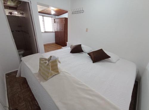 KOMODO Alojamiento - hostal autoservicio, ubicado cerca al centro - baño privado, wifi , cama 2x2, agua caliente y cocina comunitaria in Popayan